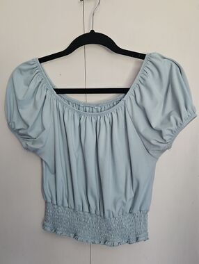 Light Sage Smocked Hem Puff Sleeve Crop Top No Tag Sz Sm Ptp19